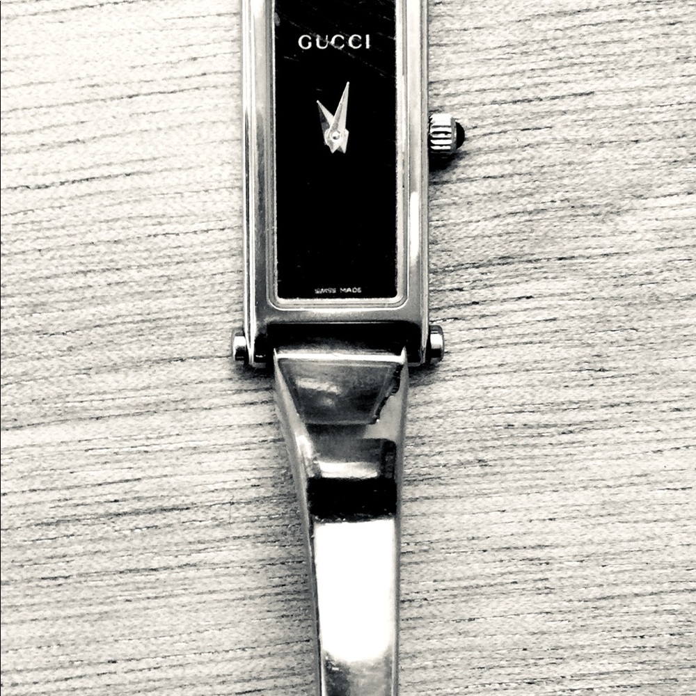 Vintage Gucci 1500 L Watch In Silver Color